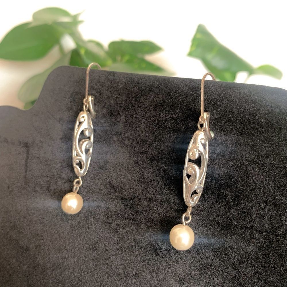 Lovely Premier Designs Carly Dangle Earrings